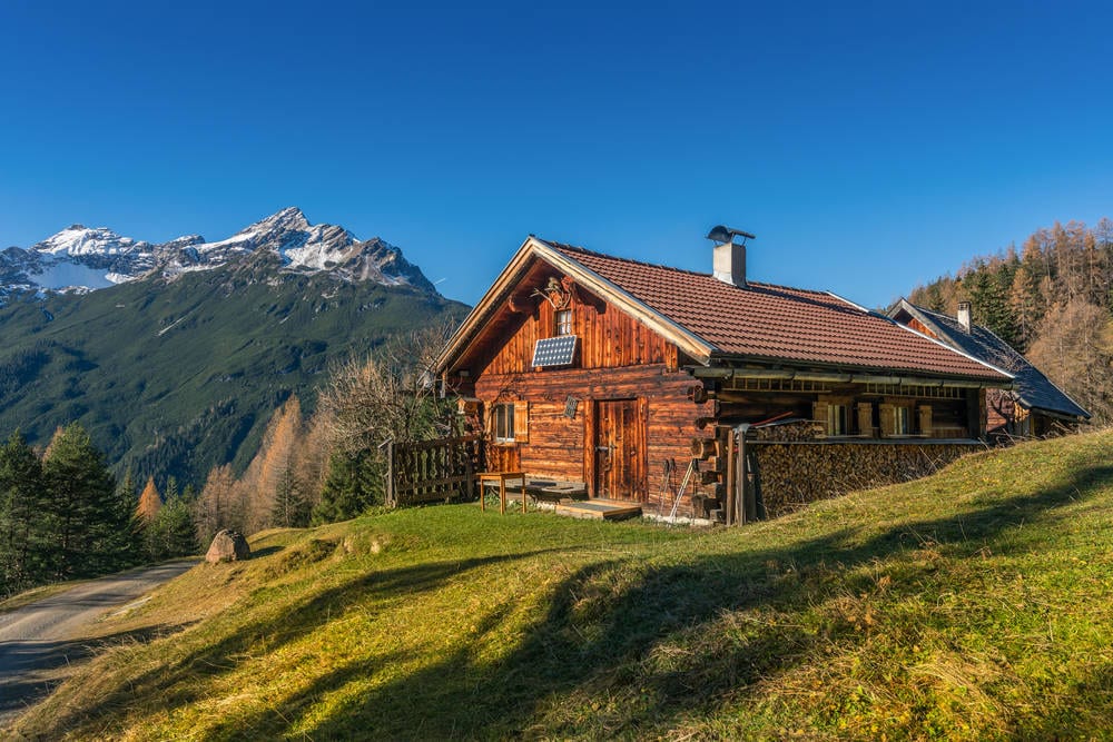 log-cabin-near-the mountains
